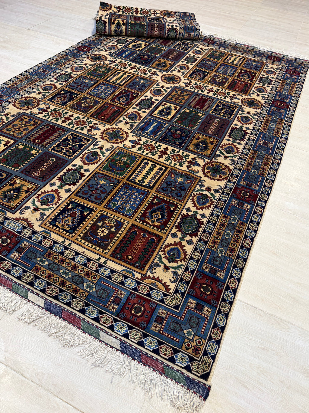 Luxury fine Afghan "Vollayati" Carpet